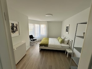 3 quartos, ferros/tábuas de passar roupa, Wi-Fi, roupa de cama