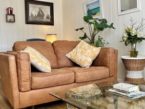 TV - Sunset Garden Hideaway by the Beach (Frankston)