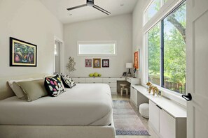 2 habitaciones, escritorio, tabla de planchar con plancha y wifi