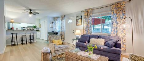 تلفزيون، مدفأة، كُتُب