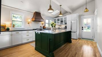 Fridge, stovetop, dishwasher, coffee/tea maker