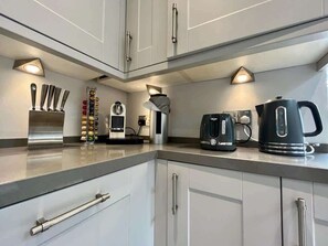 Fridge, microwave, oven, stovetop - Victorian Home with Courtyard, Off-Site Parking (Cambridgeshire)