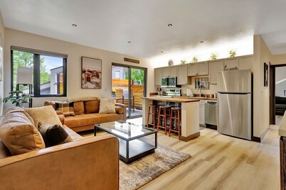 Home Away From Home: 2-bedroom apartment in superb Anchorage with WiFi