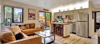 Home Away From Home: 2-bedroom apartment in superb Anchorage with WiFi