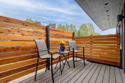 Home Away From Home: 2-bedroom apartment in superb Anchorage with WiFi