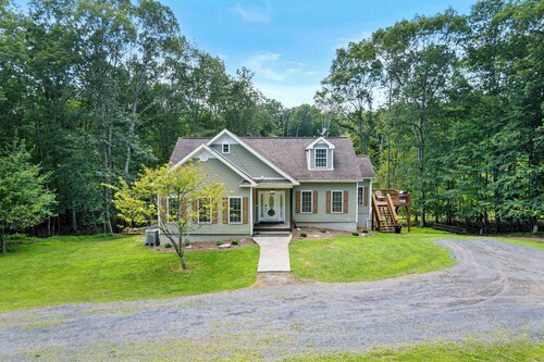 Dog Friendly Farmhouse w/ Pool, Hot Tub, Fire Pit