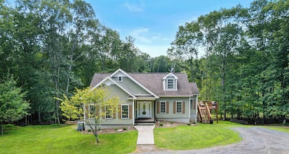 Dog Friendly Farmhouse w/ Pool, Hot Tub, Fire Pit