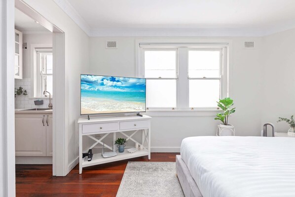 Iron/ironing board, WiFi, bed sheets