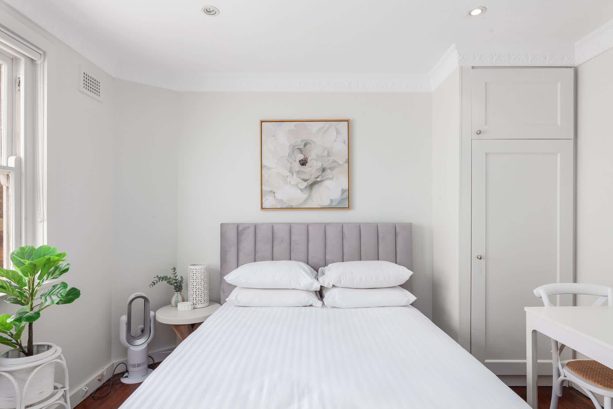 Iron/ironing board, WiFi, bed sheets