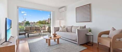 Téléviseur, bureau