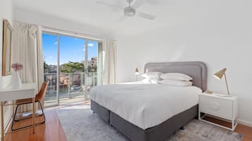 2 bedrooms, desk, iron/ironing board, WiFi