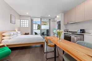 Iron/ironing board, WiFi, bed sheets