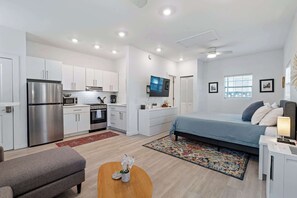 Strykejern/-brett, reiseseng for barn, wi-fi og sengetøy