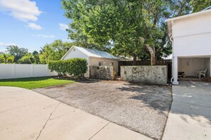 Property grounds - Courtyard Cottage- 15 Min Walk to Downtown! (St. Augustine)