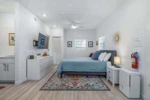 Unclassified image, 4 of 19, button