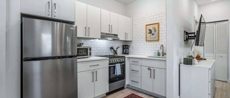 Refrigerador, microondas, horno, placa de cocina