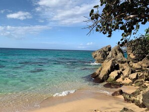 Sun-loungers, beach towels - CH 1003: Cozy studio with kitchenette, WiFi & Pool, CH 1003: Cozy studio in amazing Manatí with AC, ... (Tierras Nuevas Saliente)