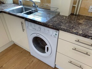 Washer Dryer - Beautiful home near to Musgrove Park Hospital (Taunton)