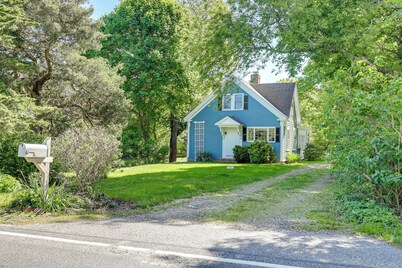 3 Mi to Beach: Historic Farmhouse on Cape Cod!