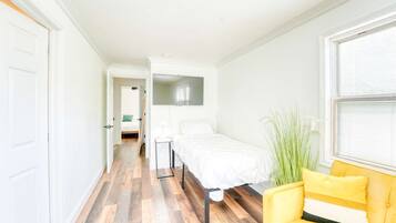 4 bedrooms, iron/ironing board, WiFi, bed sheets