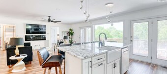 Spacious Bella Vista Lake House: Dock, Kayaks, Game Room