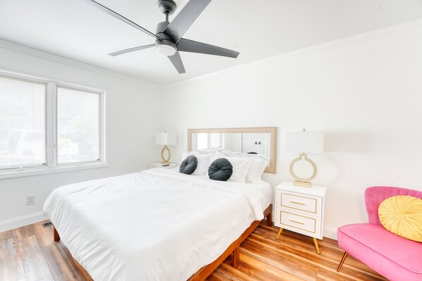 4 bedrooms, iron/ironing board, WiFi, bed sheets