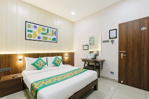 Standard Double Room | 1 bedroom, desk, iron/ironing board