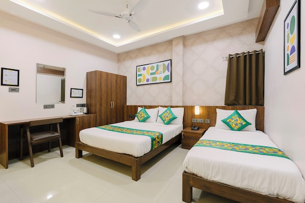 Deluxe Double Room | 1 bedroom, desk, iron/ironing board