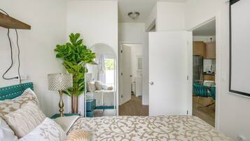1 bedroom, iron/ironing board, internet, bed sheets