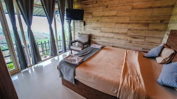 Glass House | Soundproofing, free WiFi