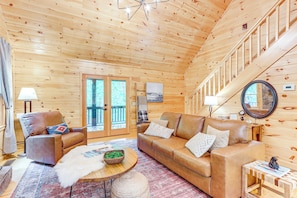 TV, fireplace, ping pong, books - Luxury Blue Ridge Cabin: Hot Tub & 5 Min to Town (Blue Ridge)