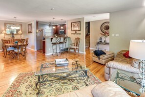 TV, fireplace, books - 2 Mi to FSU & FAMU: Home w/ Spacious Deck! (Tallahassee)