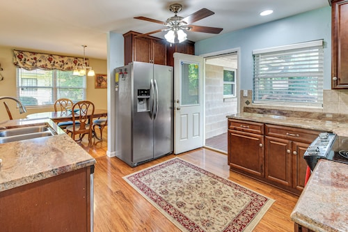 2 Mi to FSU & FAMU: Home w/ Spacious Deck!