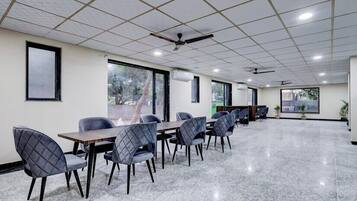 Petit déjeuner buffet (250 INR par personne)