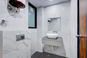 Habitación Deluxe, balcón | Baño | Bidé