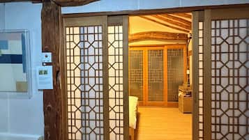 Deluxe House, Kitchen, Garden View | Free WiFi