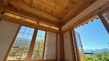 Family House, Kitchen, Mountain View | Free WiFi