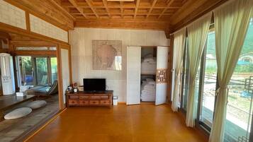 ๋ญ์
๋ฆฌ ํ์ฐ์ค, ๊ฐ์ด์ฃผ๋ฐฉ, ์ฐ ์ ๋ง | ๋ฌด๋ฃ WiFi