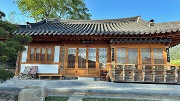 Luxury House, Kitchenette, Mountain View | Free WiFi