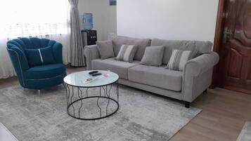 Comfort Apartment, 1 Double Bed, City View | Living area