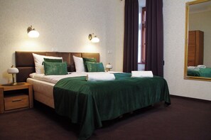 Comfort Double Room, Park View | Blackout drapes, soundproofing, iron/ironing board - Dwór Uradz (gmina Barwice)