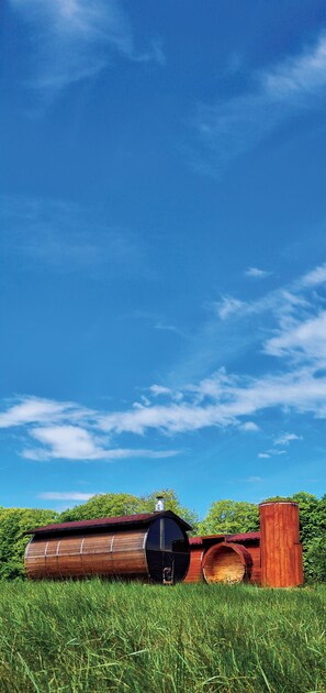 4 treatment rooms, massages