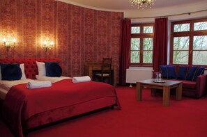 Deluxe Room | Blackout drapes, soundproofing, iron/ironing board