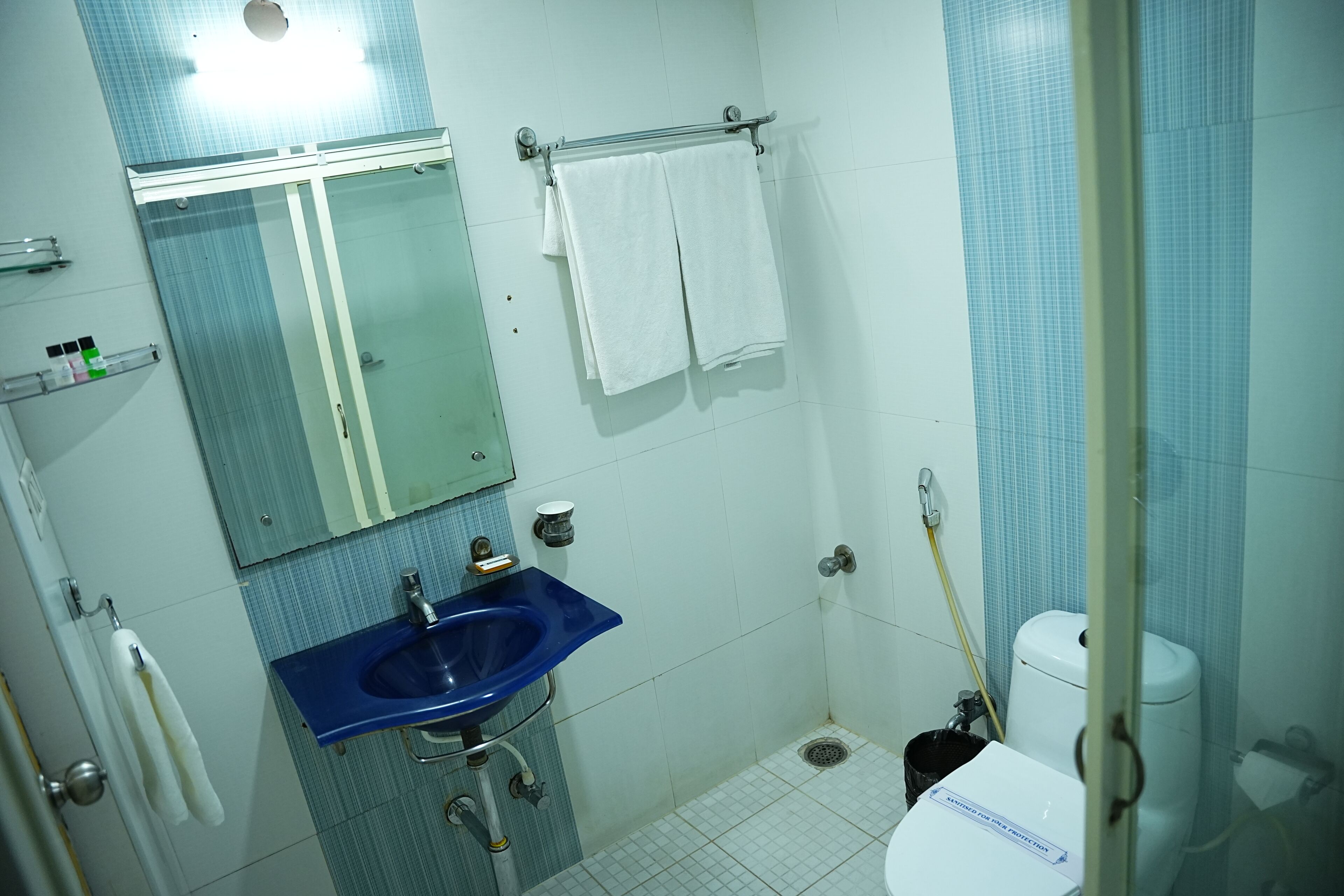 Business Room, City View | Bathroom | Shower, hair dryer, slippers, towels