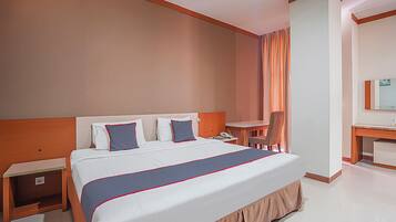 Suíte standard, 2 camas de solteiro | 1 quarto, escrivaninha, Wi-Fi de cortesia, roupa de cama