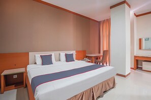 Standard Suite, 2 Single Beds | Desk, free WiFi, bed sheets - Collection O 90724 Hotel Sinar Sidoarjo (Sidoarjo)