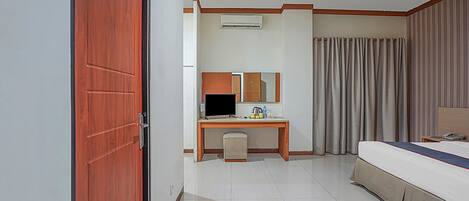 Deluxe Double Room | Desk, free WiFi, bed sheets