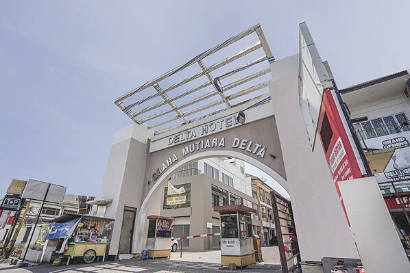 Front of property - Collection O 90724 Hotel Sinar Sidoarjo (Sidoarjo)