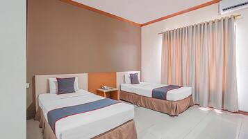 Quarto duplo standard | 1 quarto, escrivaninha, Wi-Fi de cortesia, roupa de cama