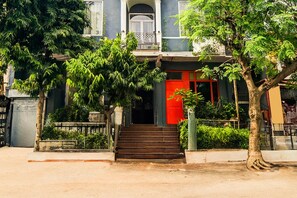 ハウス | フロント